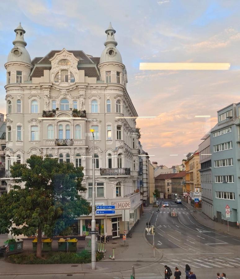 Central Mariahilfer Apartment 5 Min To The Schoenbrunn Palace And City Shopping Center Viena Exterior foto