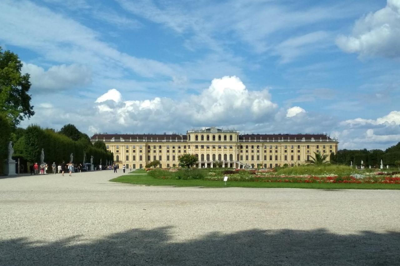Central Mariahilfer Apartment 5 Min To The Schoenbrunn Palace And City Shopping Center Viena Exterior foto