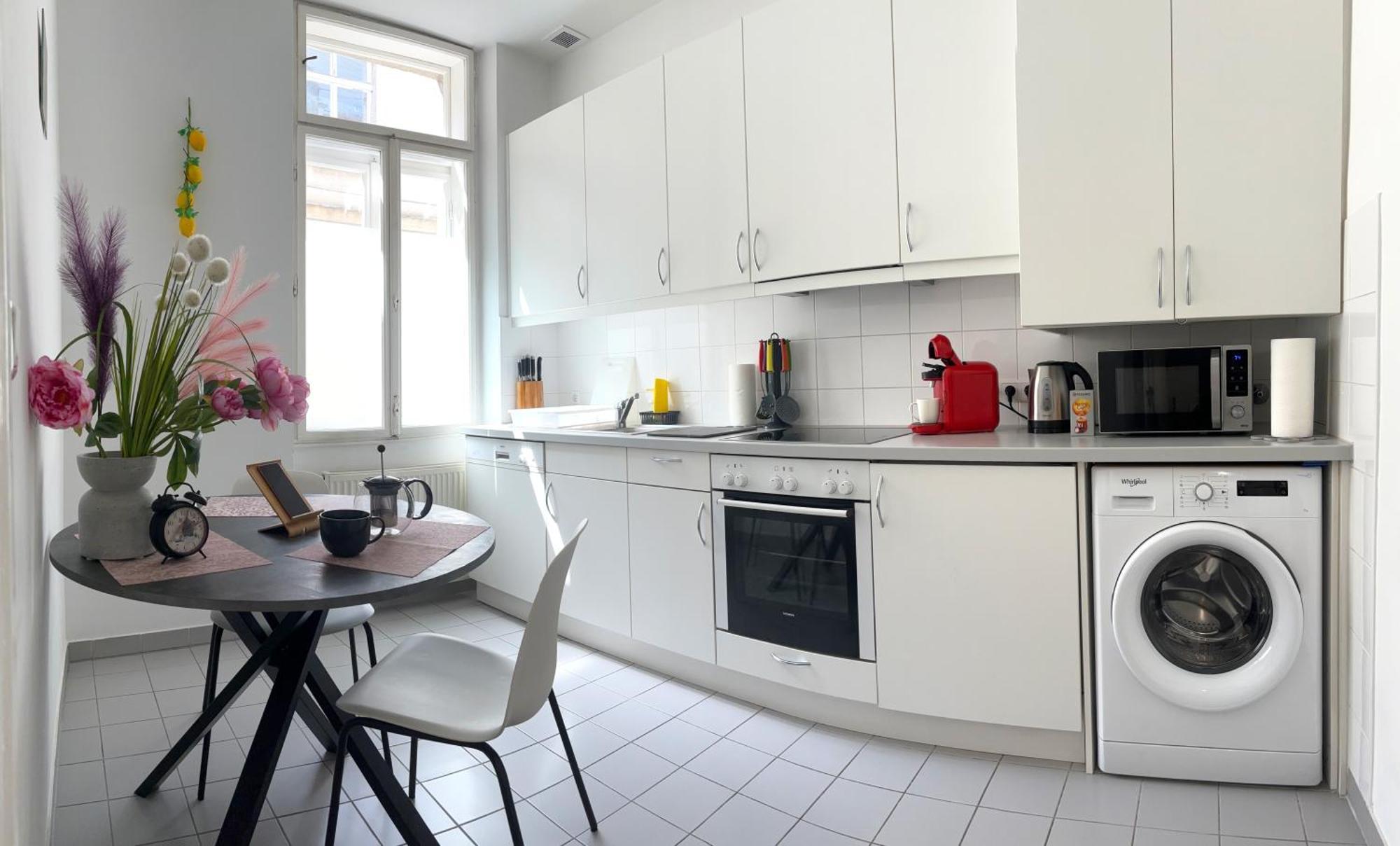 Central Mariahilfer Apartment 5 Min To The Schoenbrunn Palace And City Shopping Center Viena Exterior foto