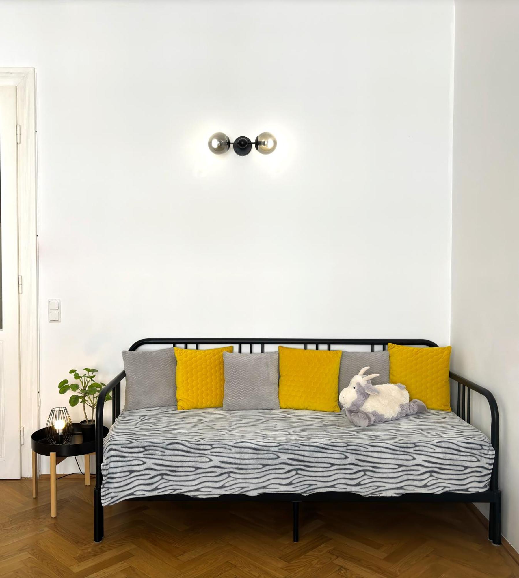 Central Mariahilfer Apartment 5 Min To The Schoenbrunn Palace And City Shopping Center Viena Exterior foto