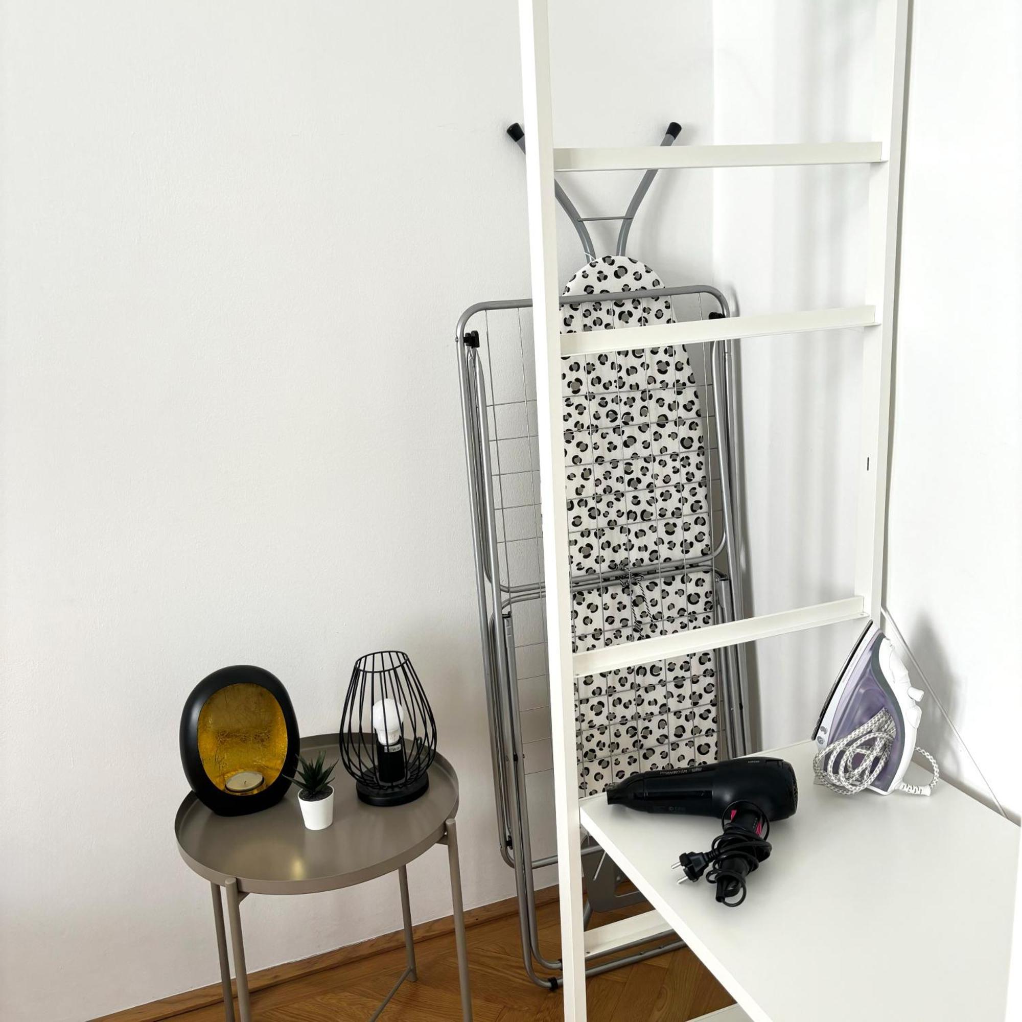 Central Mariahilfer Apartment 5 Min To The Schoenbrunn Palace And City Shopping Center Viena Exterior foto